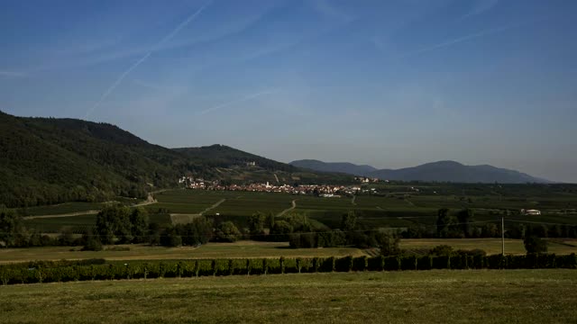 Zeitraffer: Pfälzerwald – Blick von der Burg Landeck Richtung Eschbach (Burg Landeck · Pfälzerwald)
