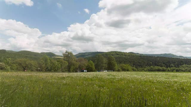 Zeitraffer: Blick auf die Wasserkuppe (Wasserkuppe · Rhön)