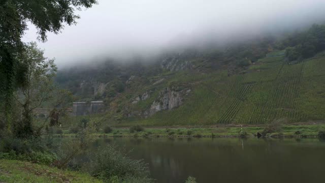 Zeitraffer: Morgens an der Mosel (Mosel)