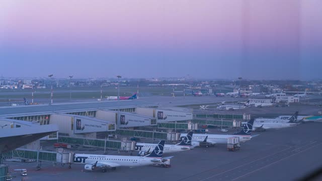 Zeitraffer: Flughafen Warschau (Warschau · Polen)